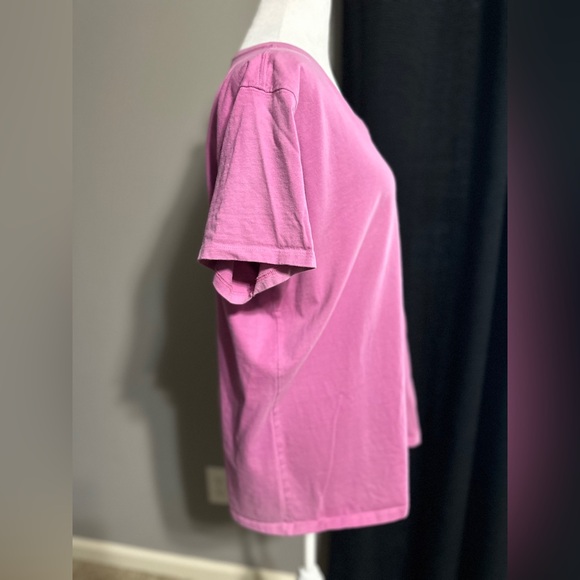 Life is good, half full wine glass, v-neck, XL, pet/smoke free home. - Picture 9 of 10